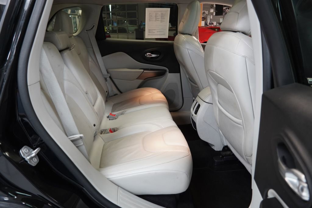 Used 2019 Jeep Cherokee Limited image 27