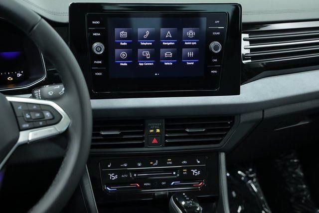 New 2025 Volkswagen Jetta SE FWD image 19