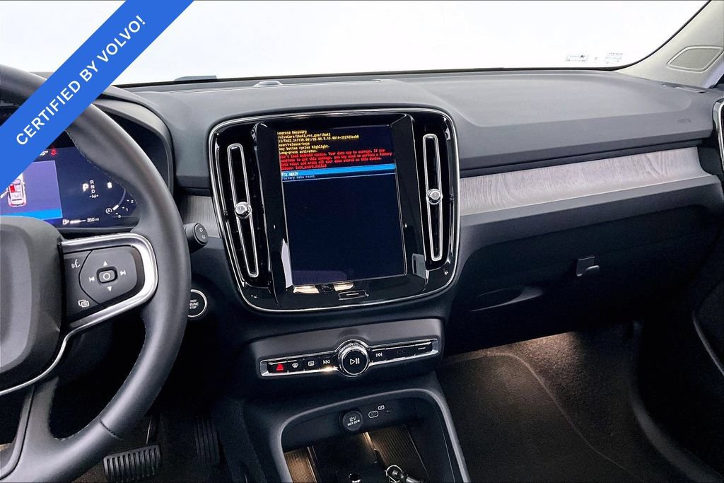 Used 2026 Volvo XC40 B4 Core w/ Climate Package FWD image 7