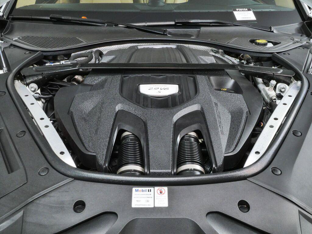 Certified 2018 Porsche Panamera 4S AWD/4WD image 35