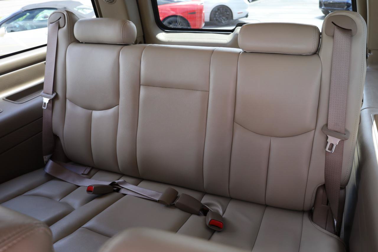 Used 2005 Chevrolet Suburban LT w/ Preferred Equipment Group RWD image 16