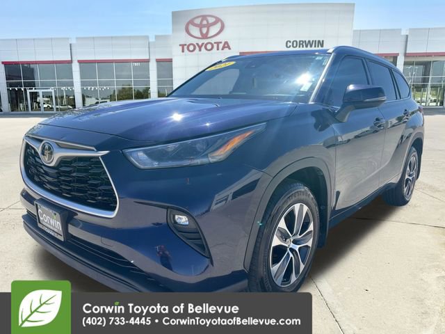 Used 2021 Toyota Highlander XLE AWD/4WD image 7