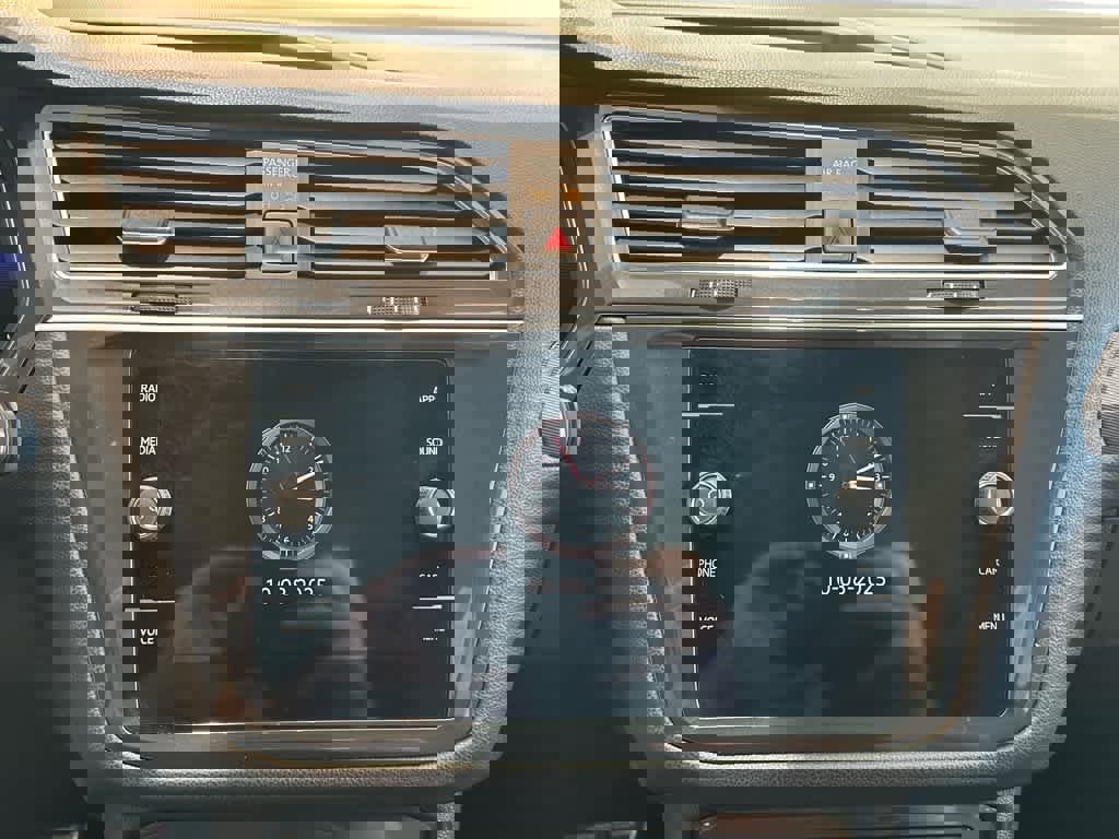 Certified 2023 Volkswagen Tiguan SE R-Line image 13