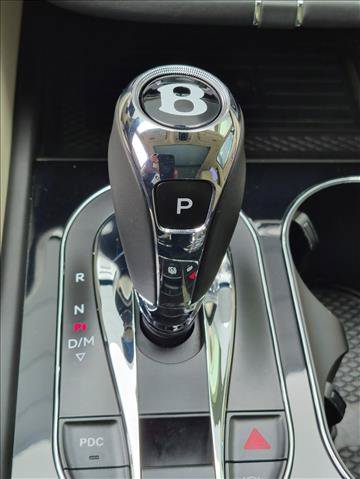 Used 2023 Bentley Bentayga AWD/4WD image 12