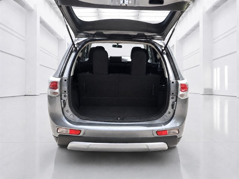 Used 2015 Mitsubishi Outlander SE AWD/4WD image 17