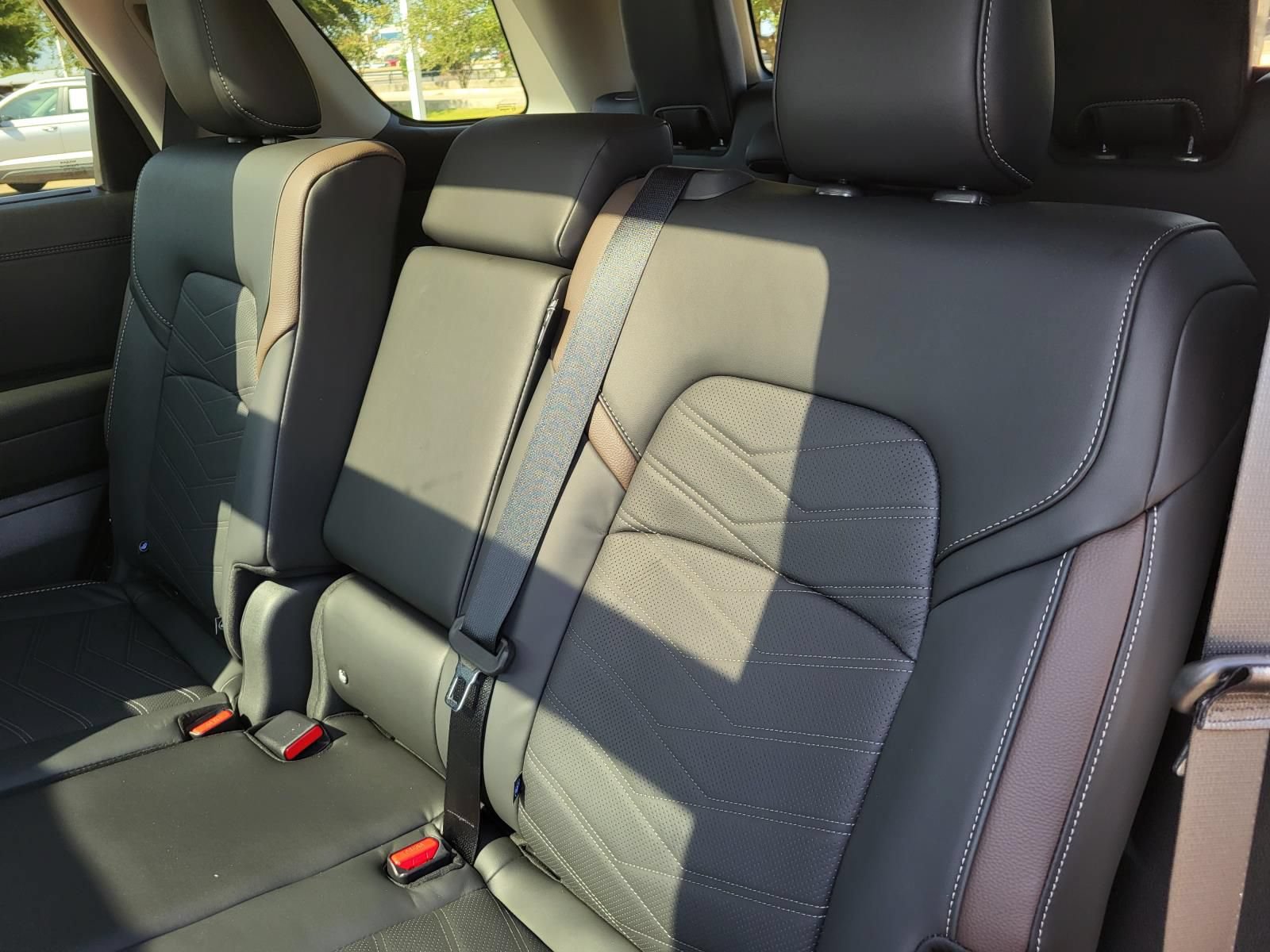 Certified 2025 Nissan Pathfinder Platinum w/ Cargo Package FWD image 19