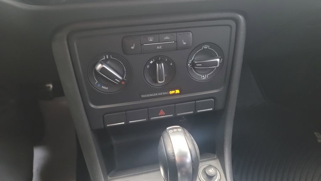 Used 2014 Volkswagen Beetle R-Line image 22