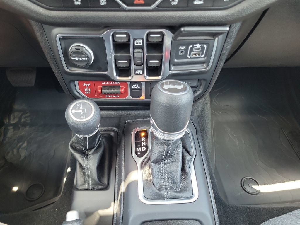 Used 2025 Jeep Wrangler Unlimited Sport AWD/4WD image 18