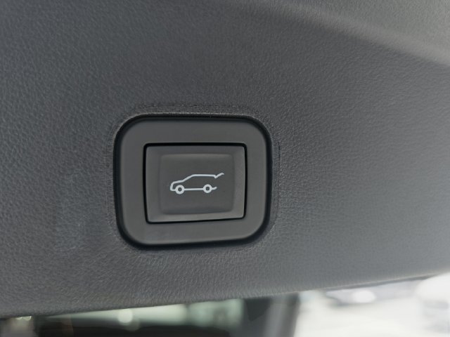 Used 2026 Cadillac Lyriq Signature Sport AWD/4WD image 28
