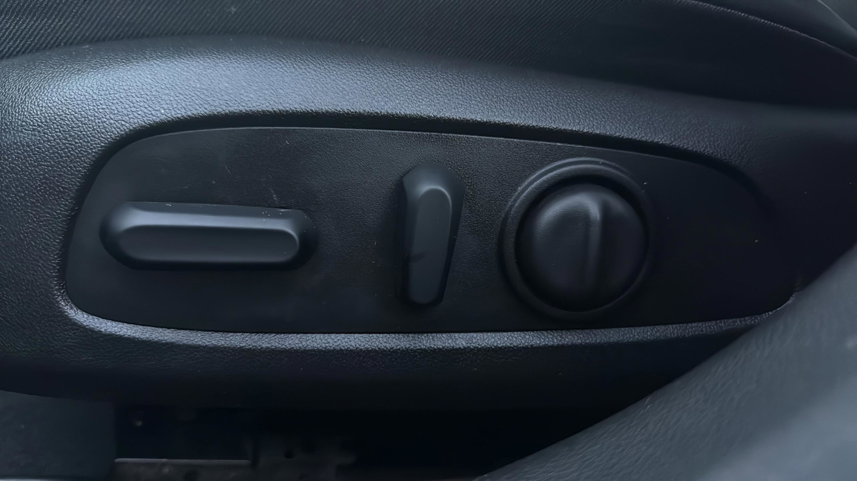 Used 2017 Buick LaCrosse Essence w/ Sun and Shade Package image 32