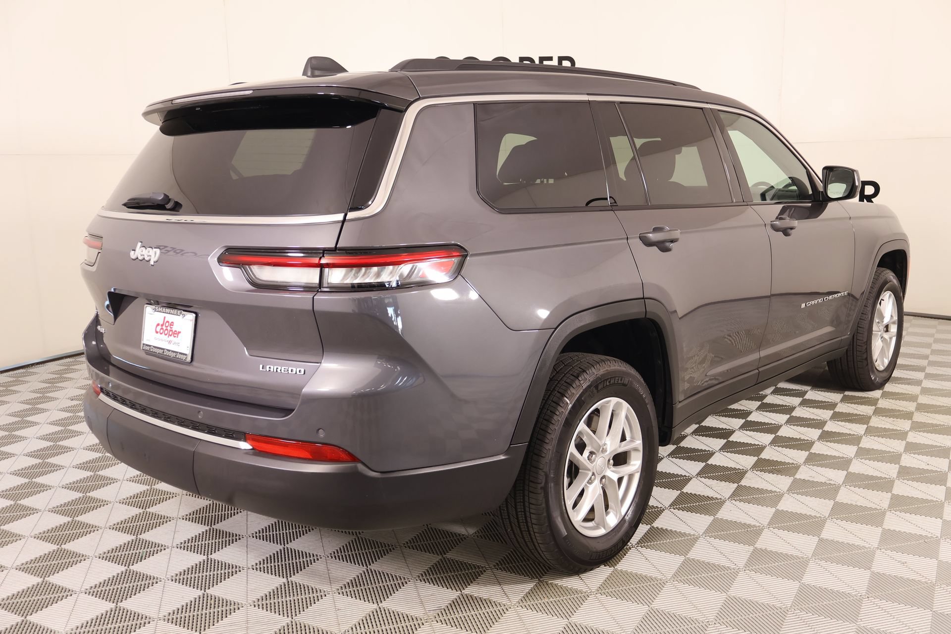 Used 2025 Jeep Grand Cherokee L Laredo AWD/4WD image 20