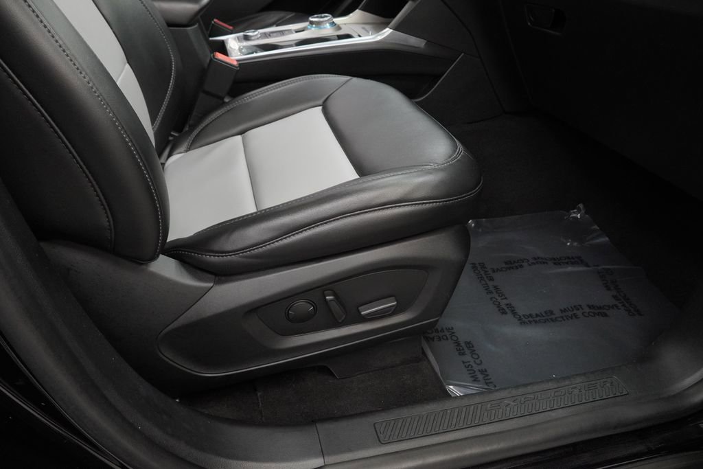 Used 2022 Ford Explorer XLT w/ Equipment Group 202A image 53