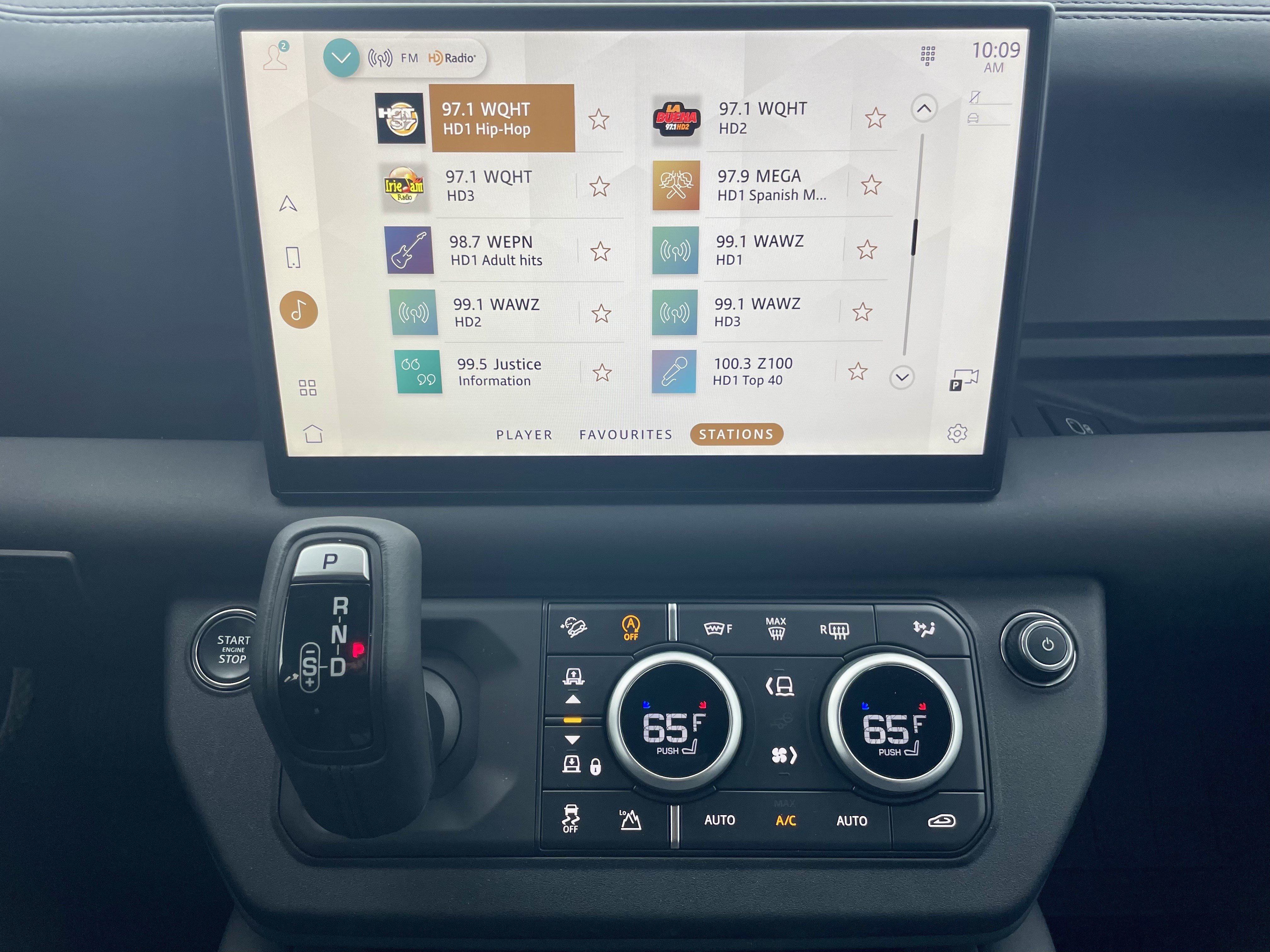 Used 2025 Land Rover Defender 110 X-Dynamic SE AWD/4WD image 29