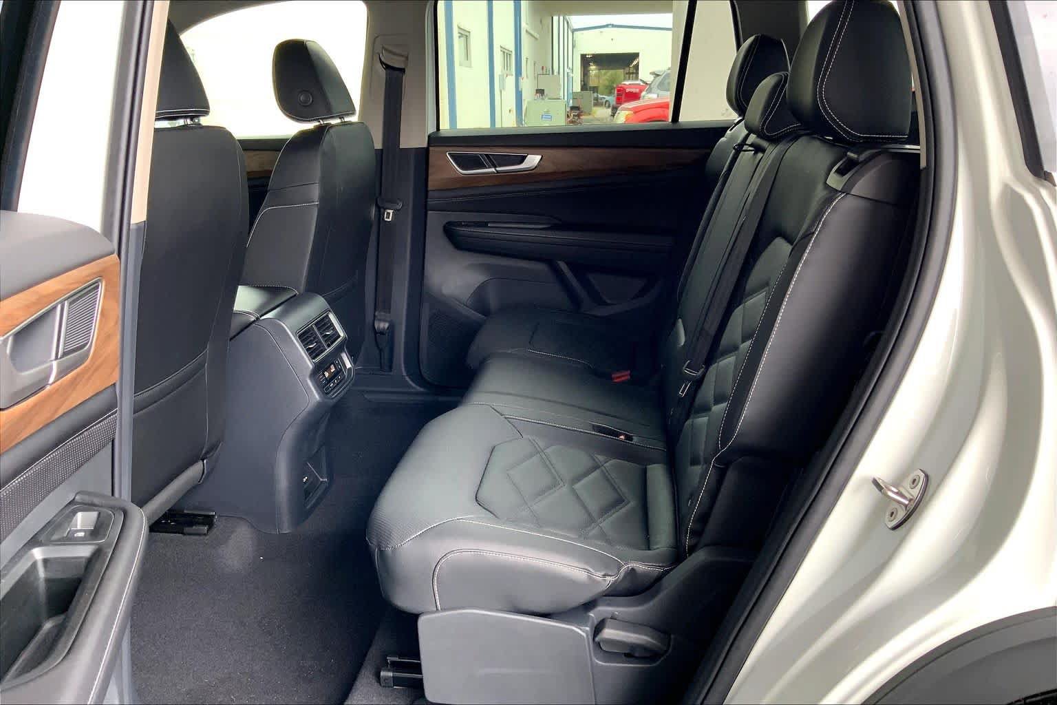 New 2026 Volkswagen Atlas SE FWD image 19