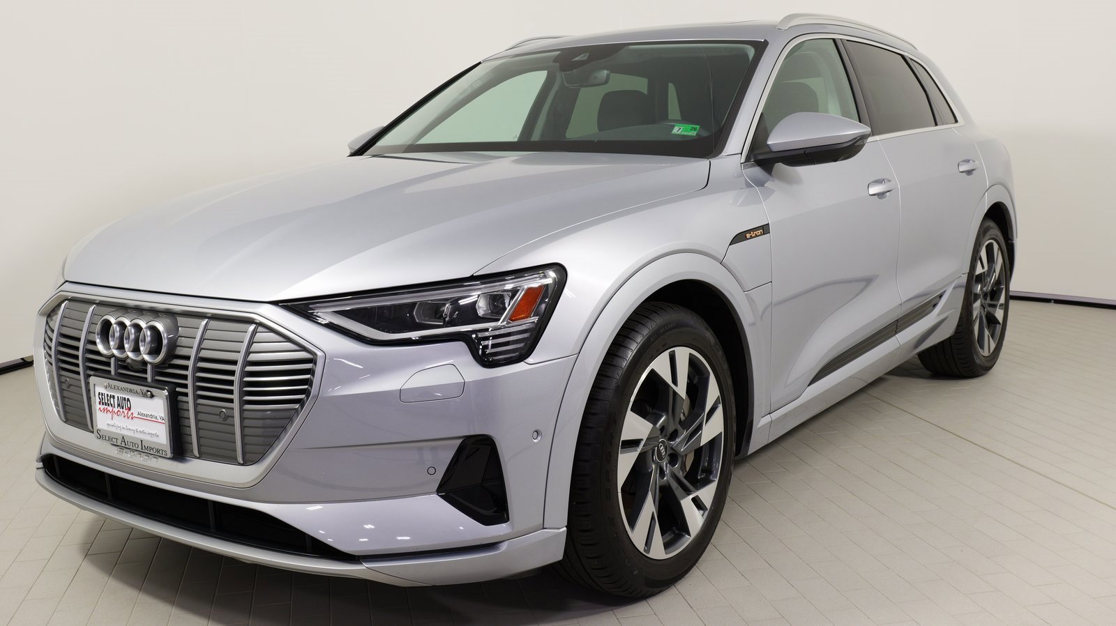 Used 2022 Audi e-tron Premium Plus w/ Premium Plus Package image 6