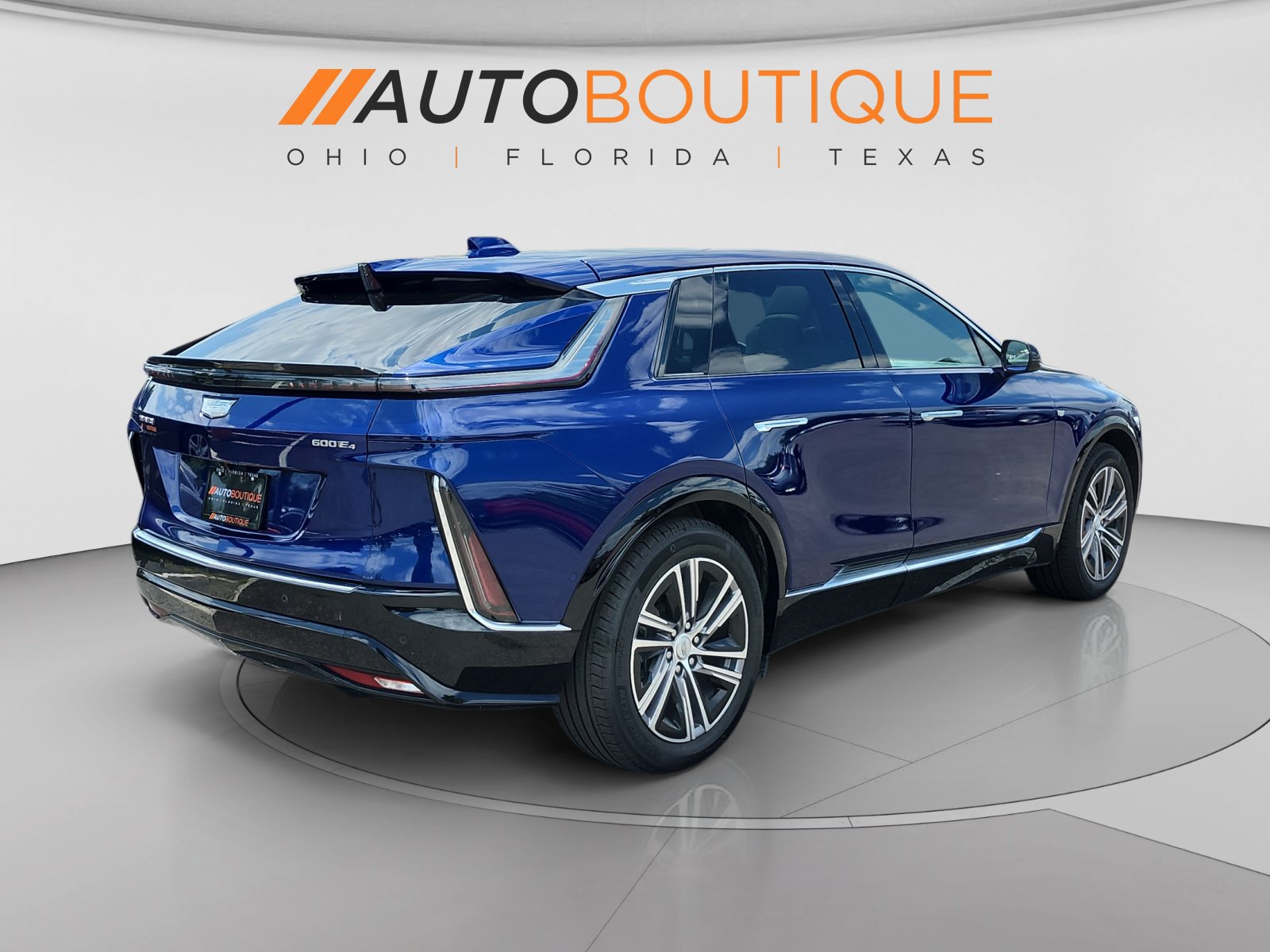 Used 2024 Cadillac Lyriq Luxury AWD/4WD image 5