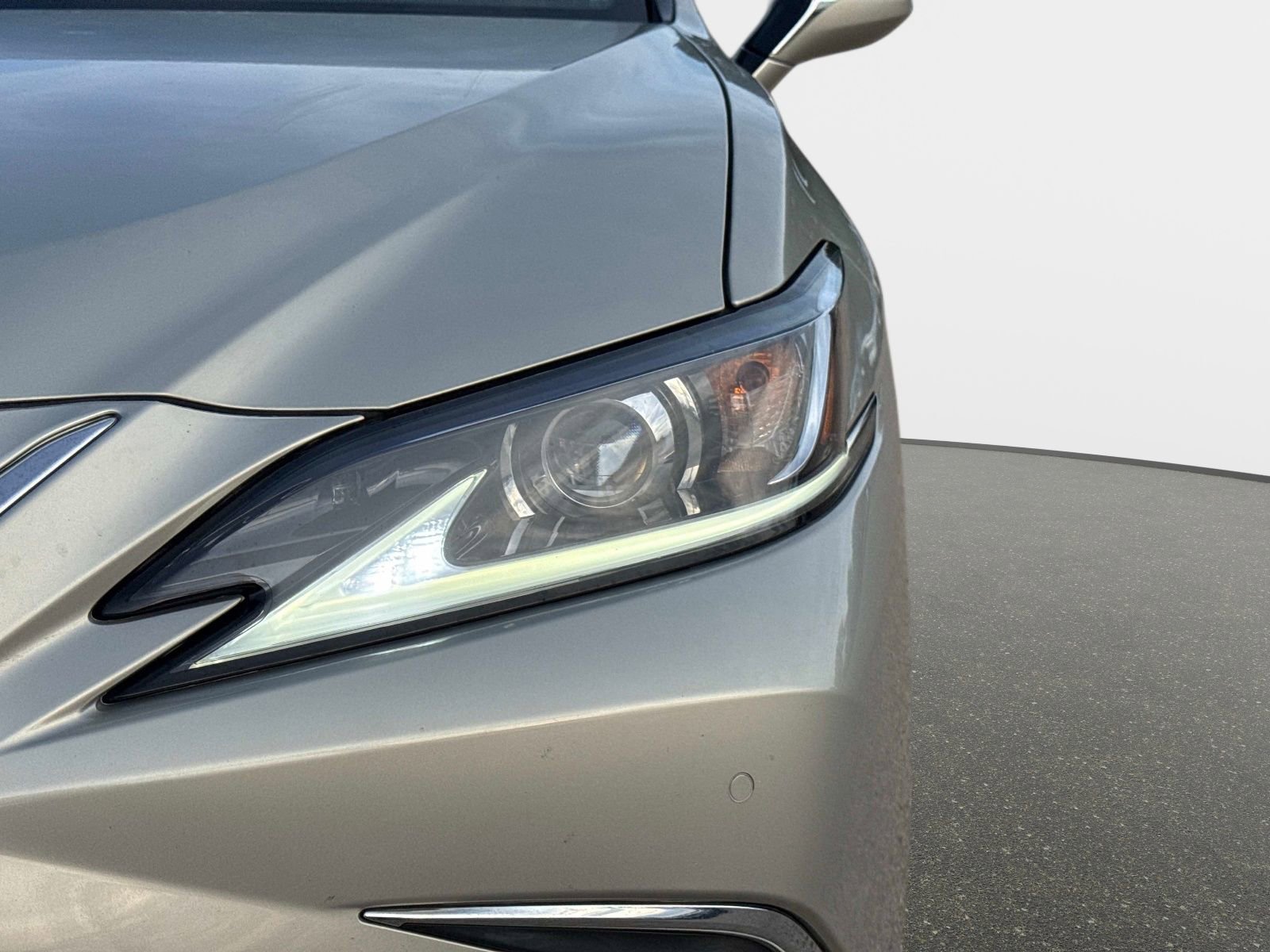 Used 2020 Lexus ES 350 w/ Premium Package image 9