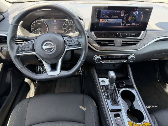 Used 2023 Nissan Altima 2.5 SV w/ SV Premium Package AWD/4WD image 16