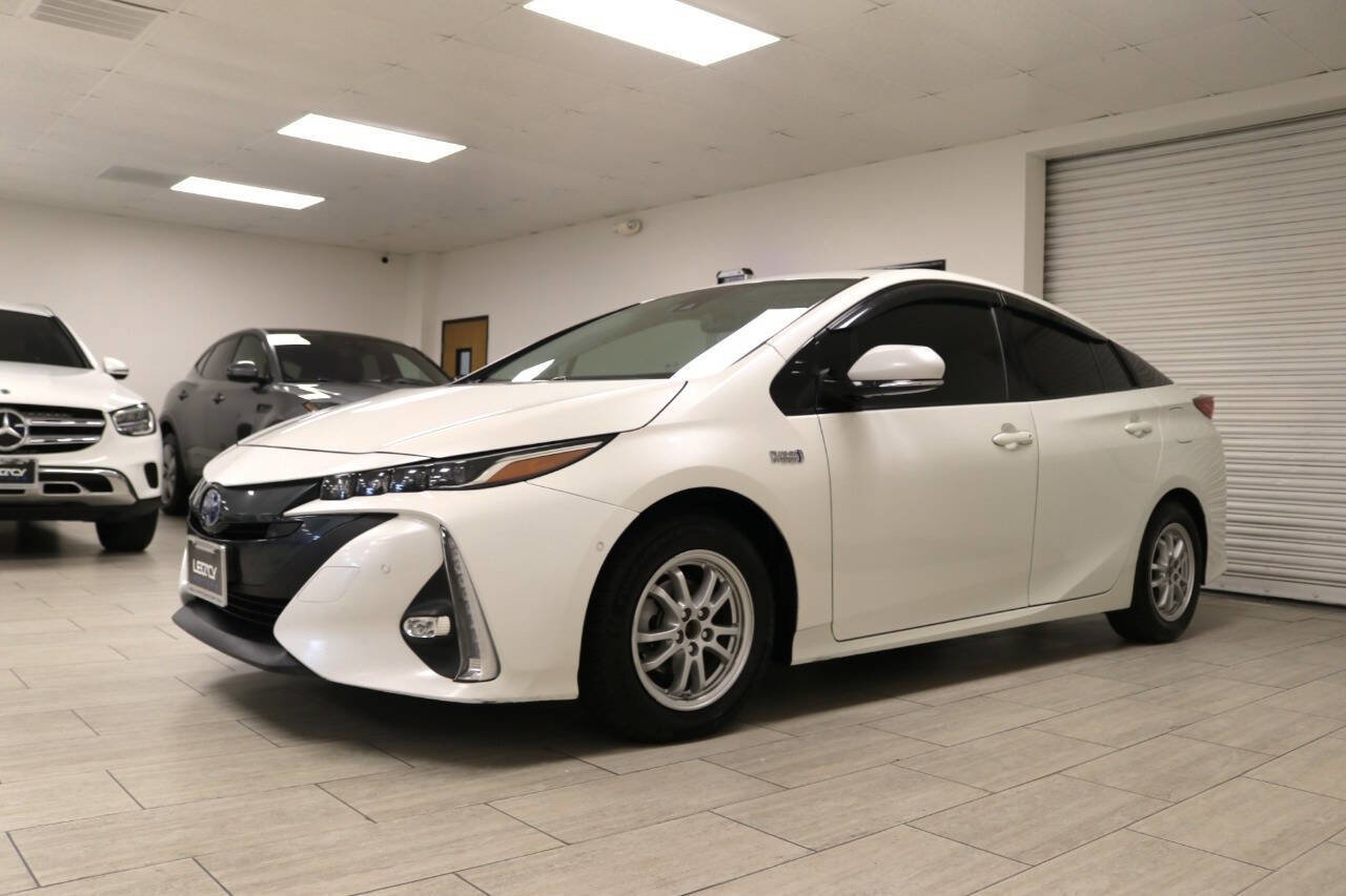 Used 2017 Toyota Prius Prime Advanced image 2