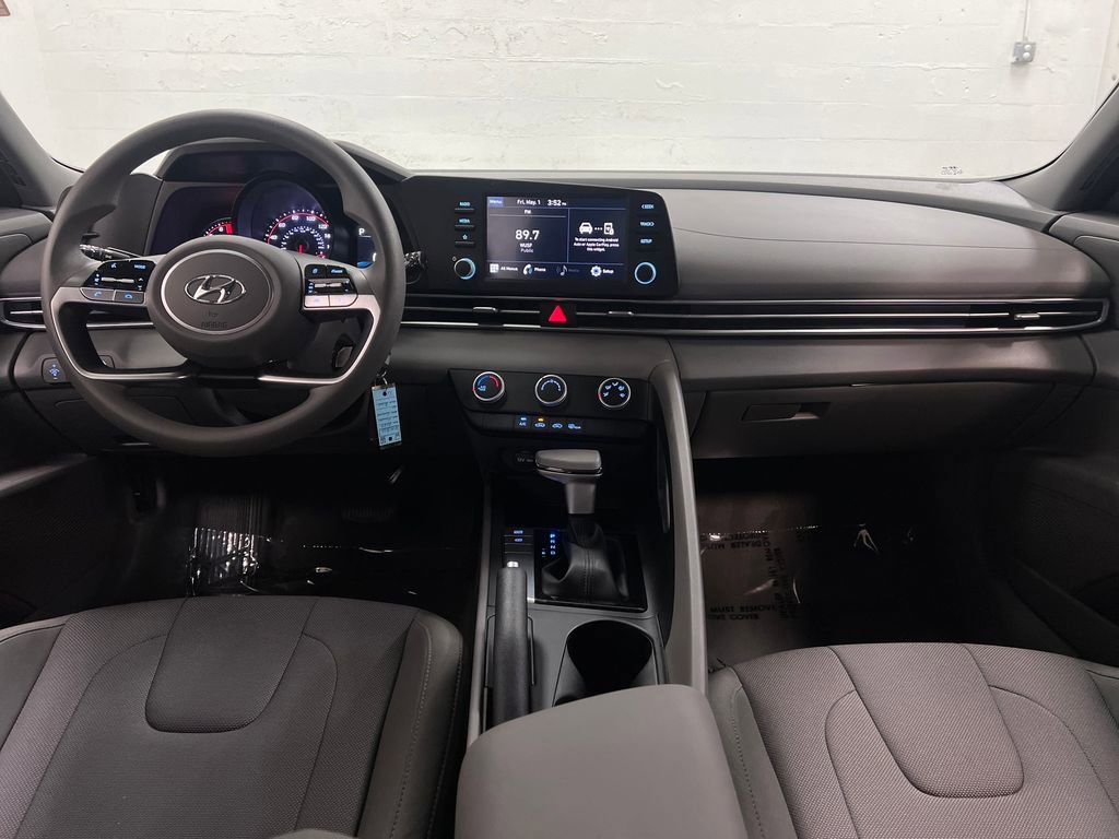 Used 2023 Hyundai Elantra SE w/ Cargo Package FWD image 14