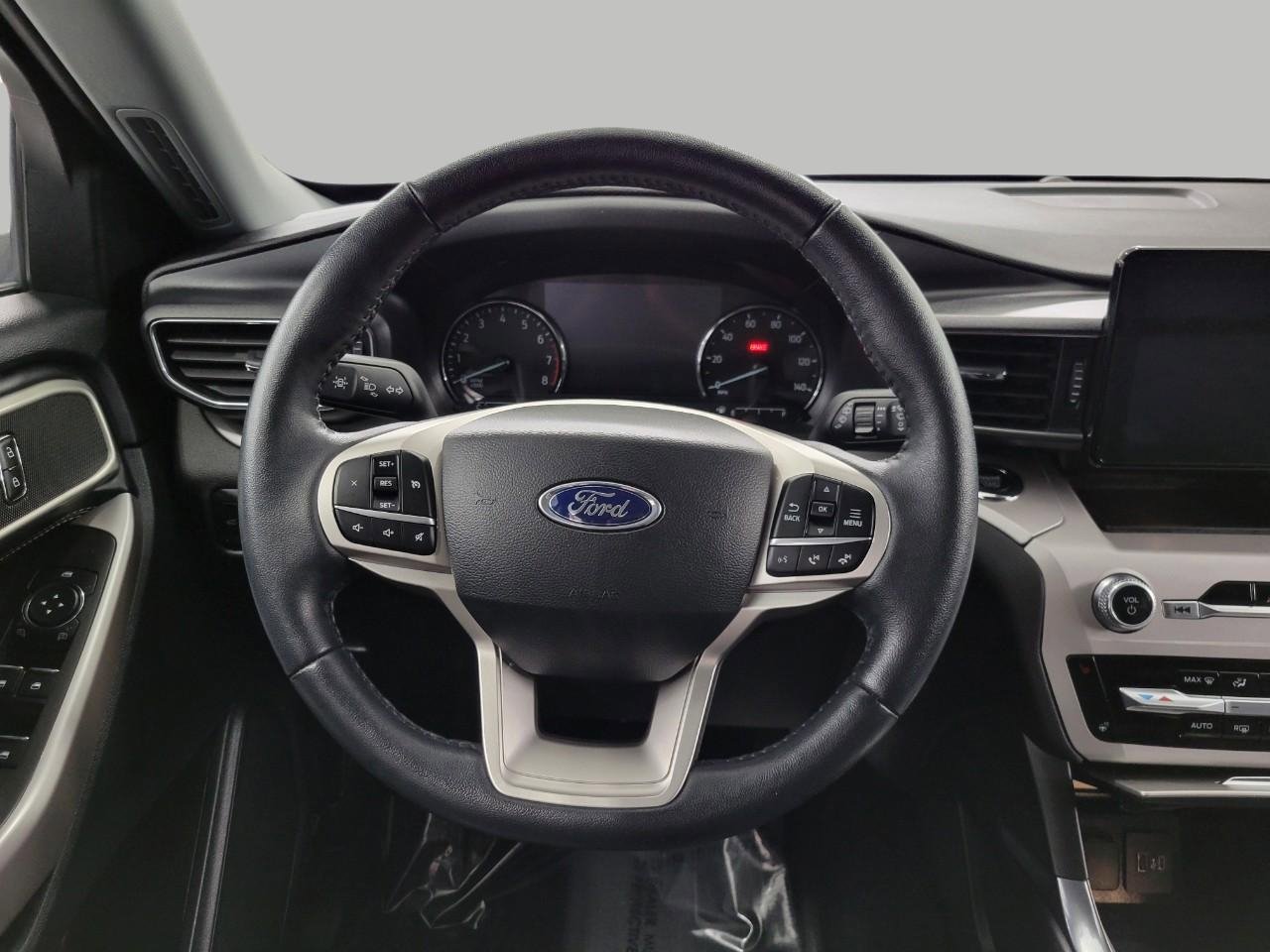 Used 2023 Ford Explorer XLT w/ Equipment Group 202A image 5