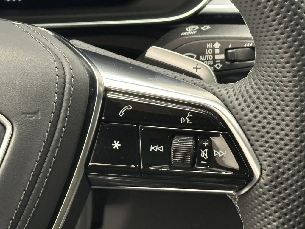 Used 2025 Audi S8 image 30