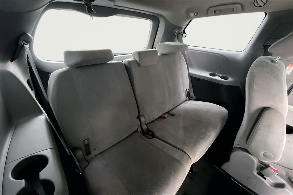 Used 2019 Toyota Sienna L image 25