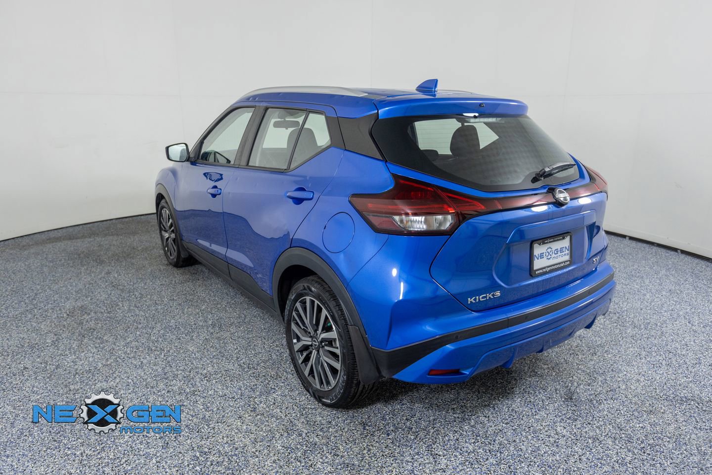Used 2022 Nissan Kicks SV image 5
