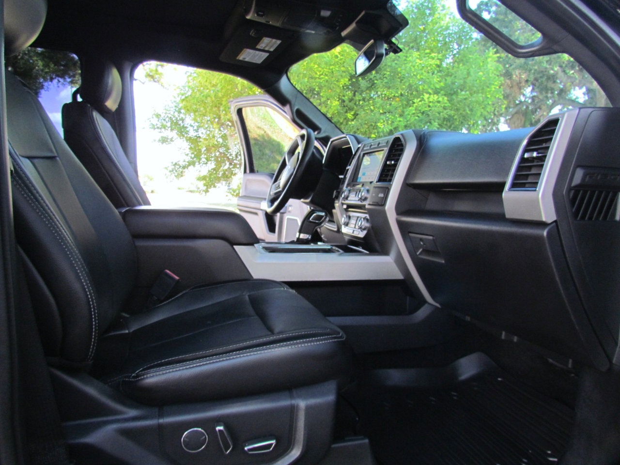 Used 2018 Ford F150 Lariat w/ Equipment Group 502A Luxury image 25