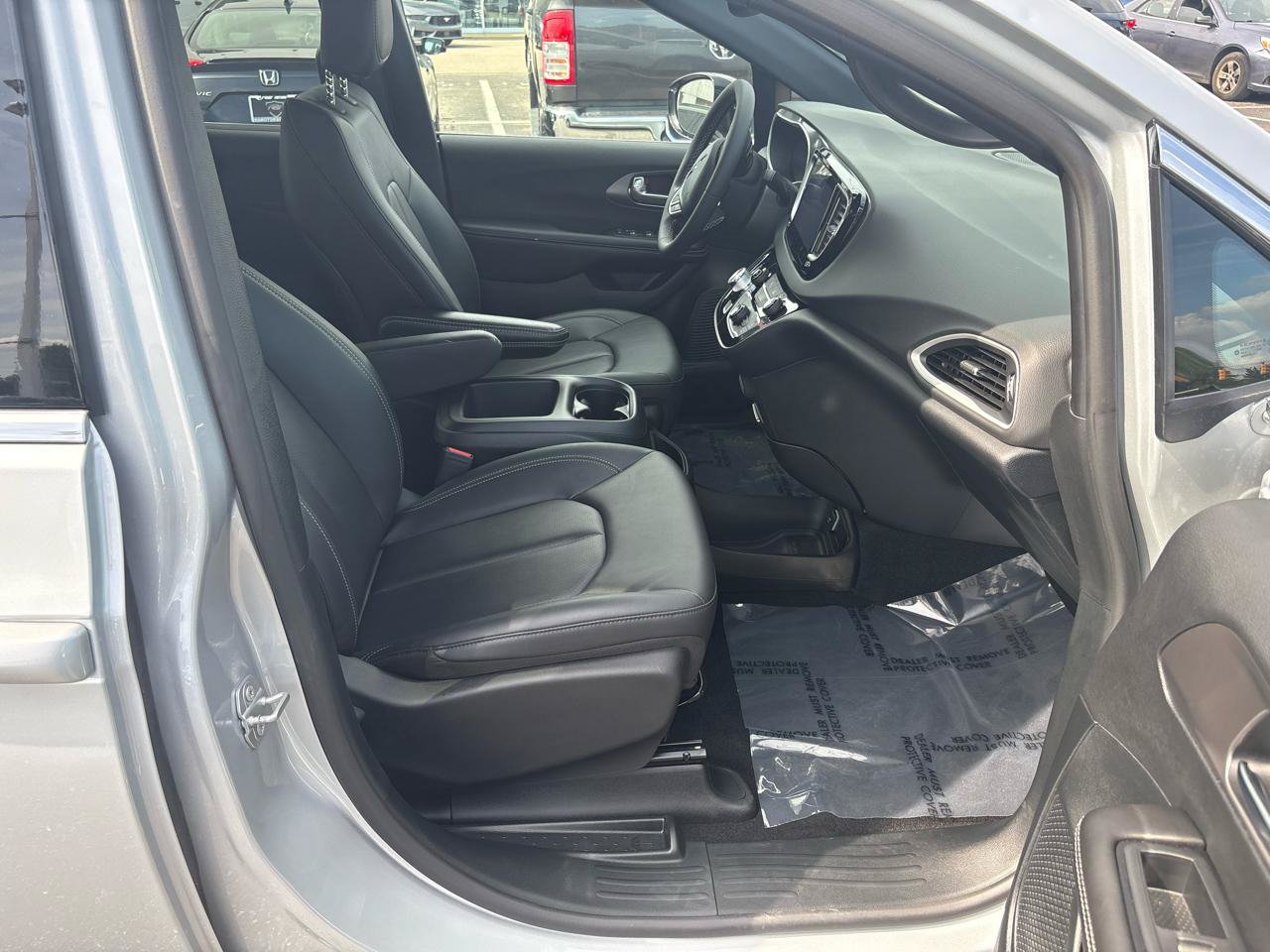 Used 2026 Chrysler Pacifica Select FWD image 19