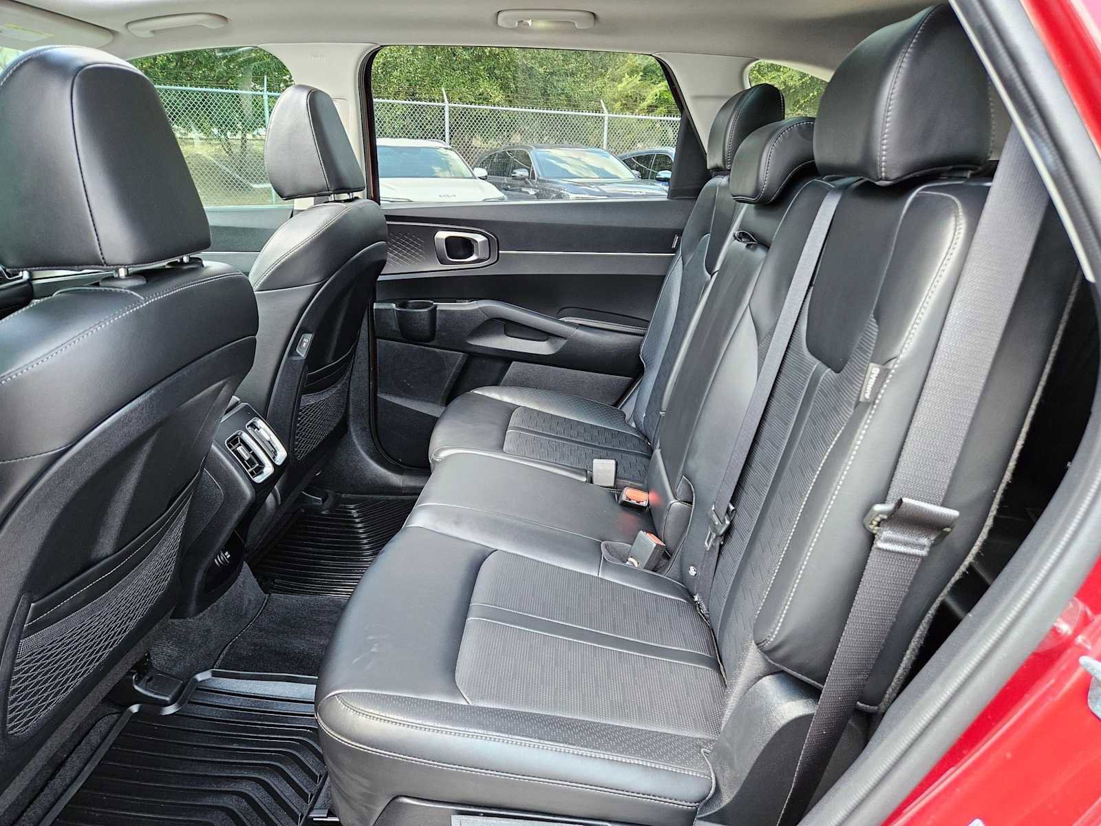 Certified 2025 Kia Sorento S w/ Panoramic Sunroof Package image 16