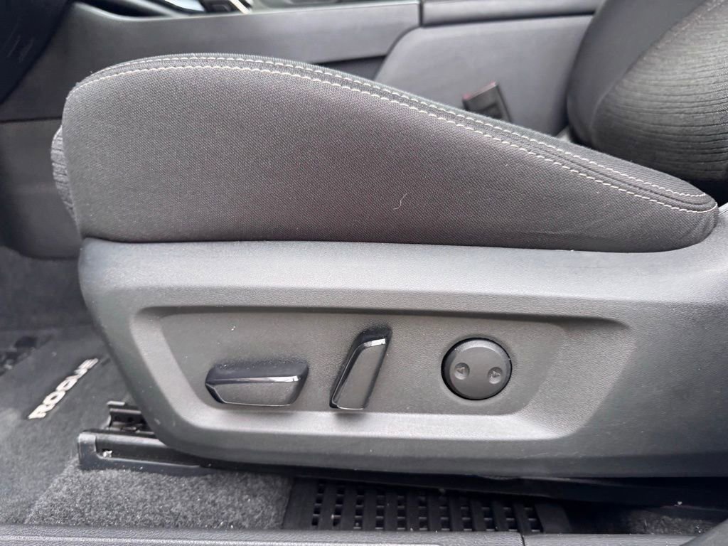 Used 2023 Nissan Rogue SV image 7