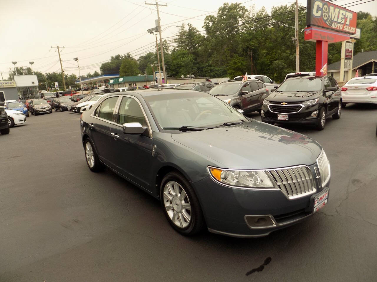 Used 2011 Lincoln MKZ FWD image 2