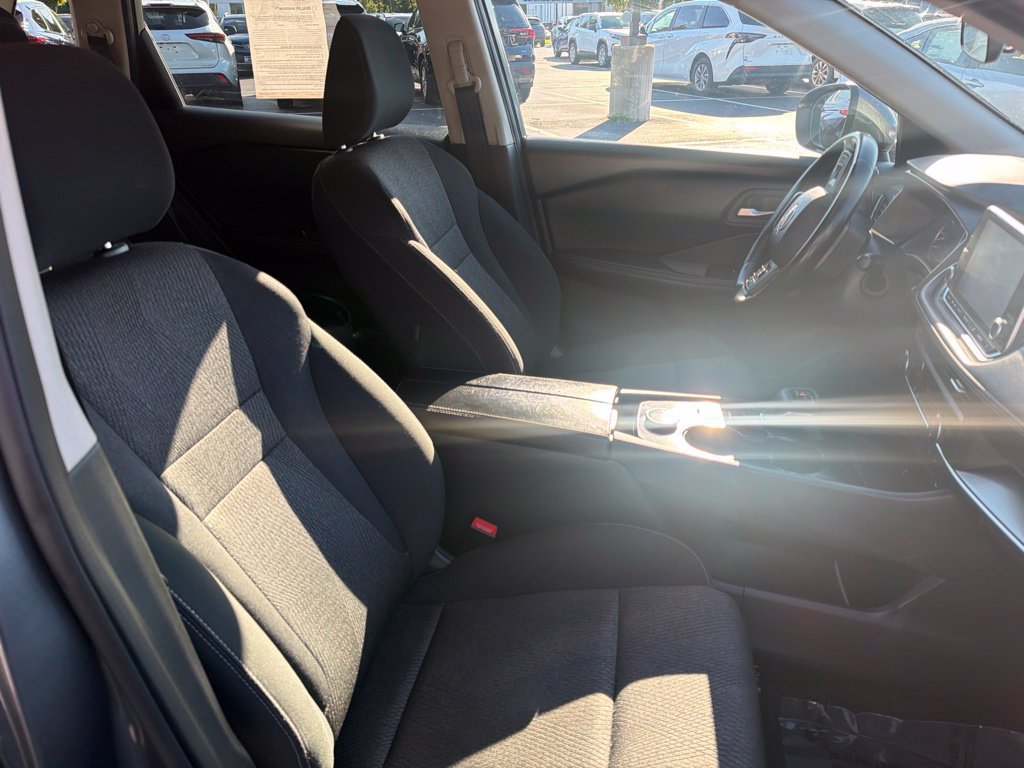 Used 2025 Nissan Rogue SV AWD/4WD image 12