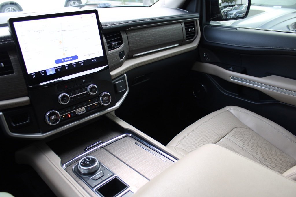 Used 2022 Ford Expedition Limited image 10
