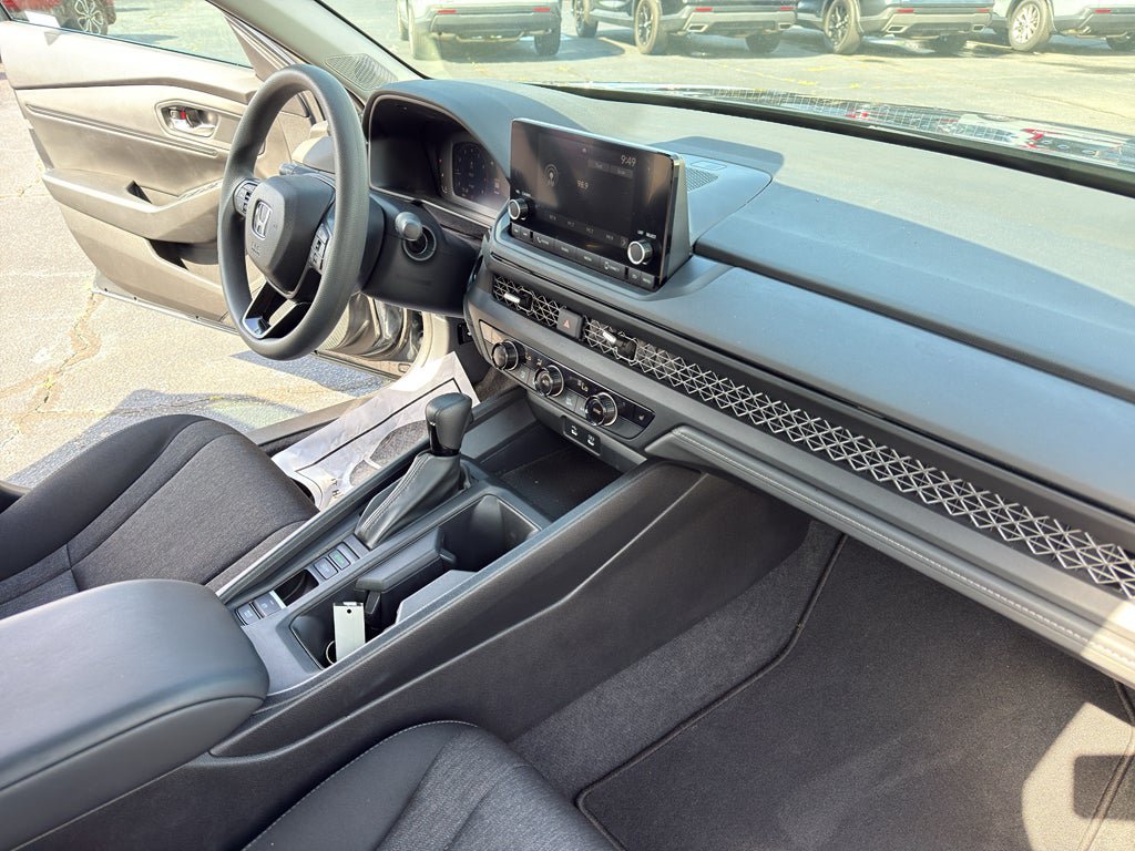 Used 2023 Honda Accord EX image 31