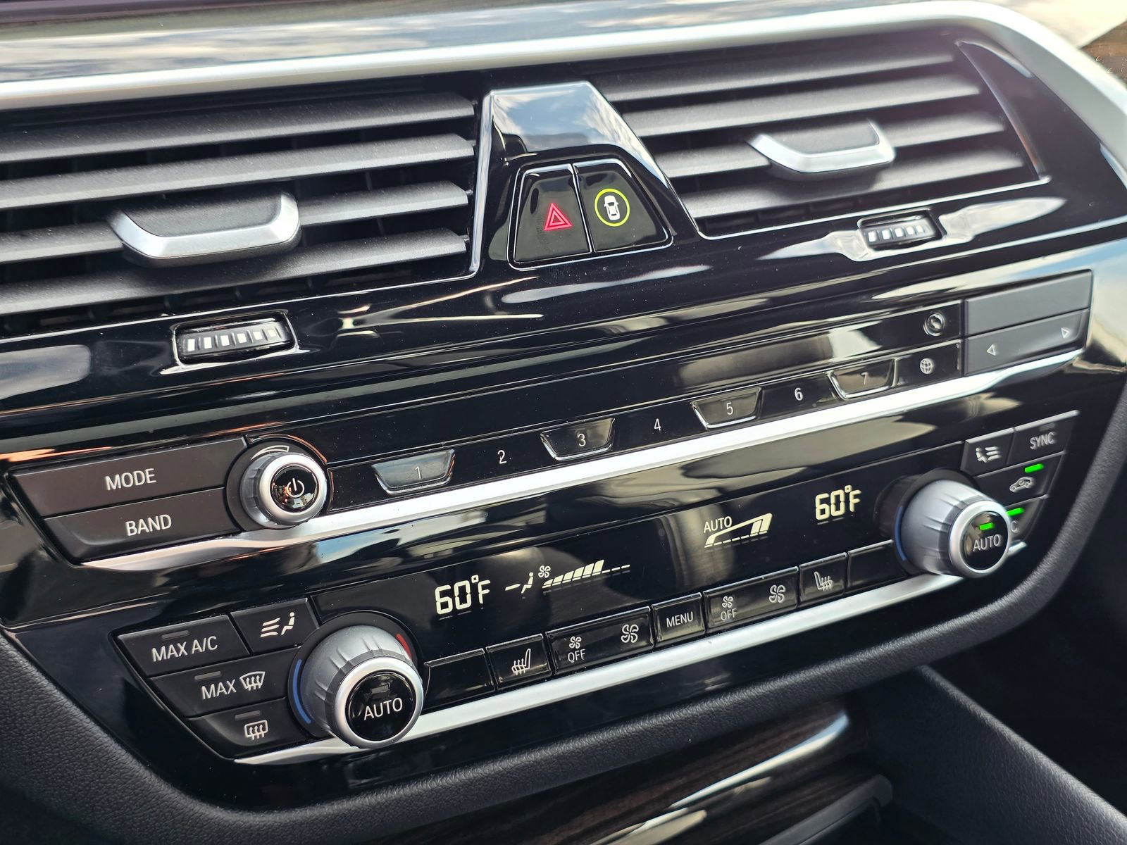 Used 2020 BMW 530e w/ Premium Package image 29