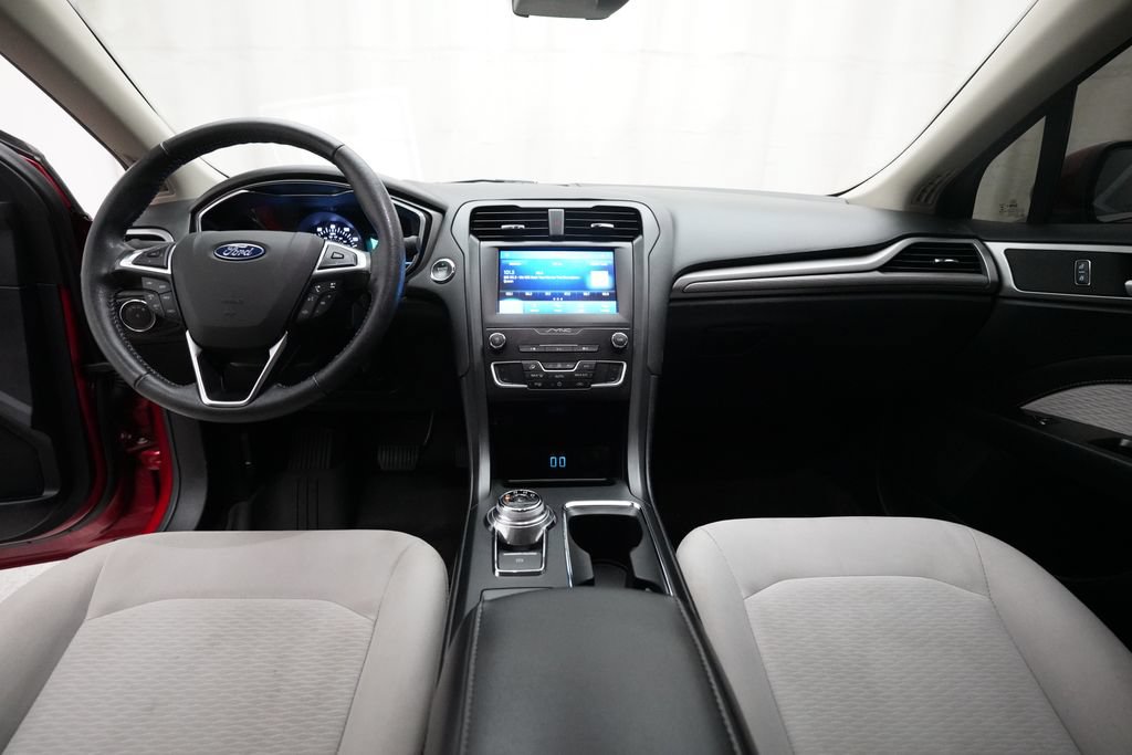 Used 2020 Ford Fusion SE w/ Equipment Group 151A FWD image 5