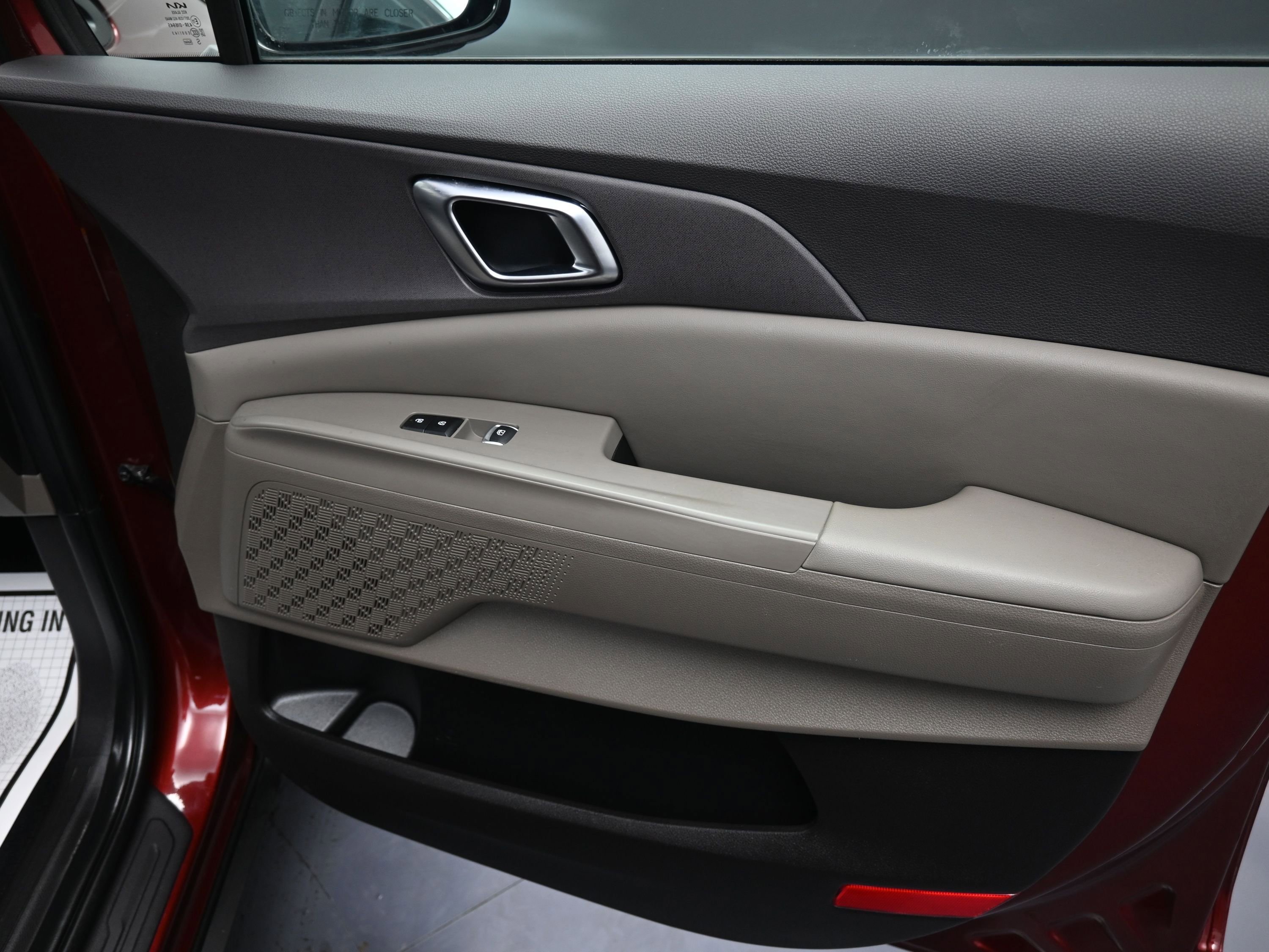 Used 2025 Kia Carnival EX image 30