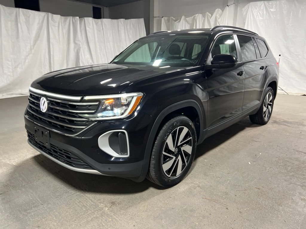 Used 2025 Volkswagen Atlas SE AWD/4WD image 3