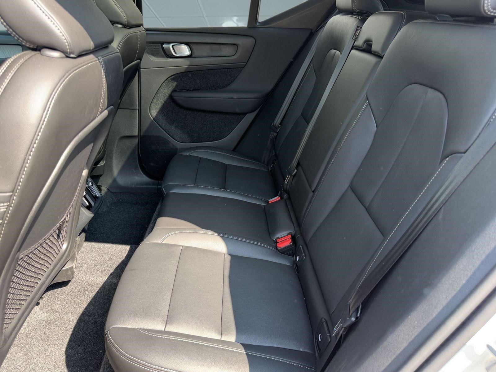 Certified 2026 Volvo XC40 B5 Plus w/ Climate Package AWD/4WD image 23