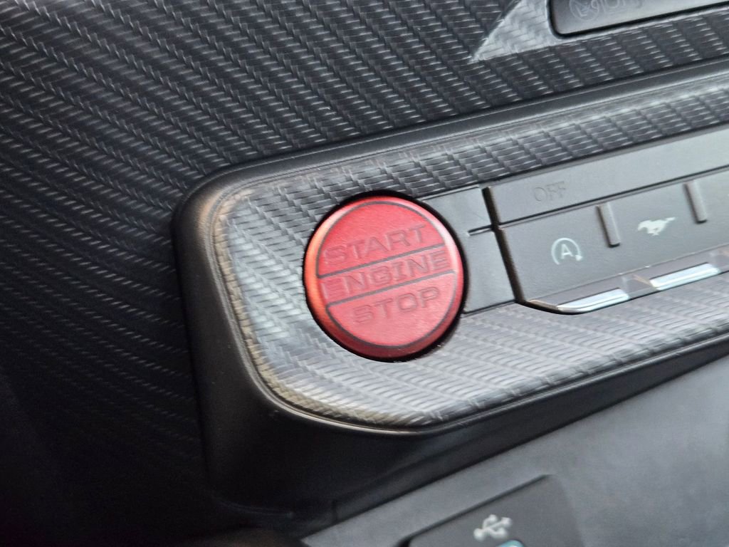 Used 2025 Ford Mustang EcoBoost image 17