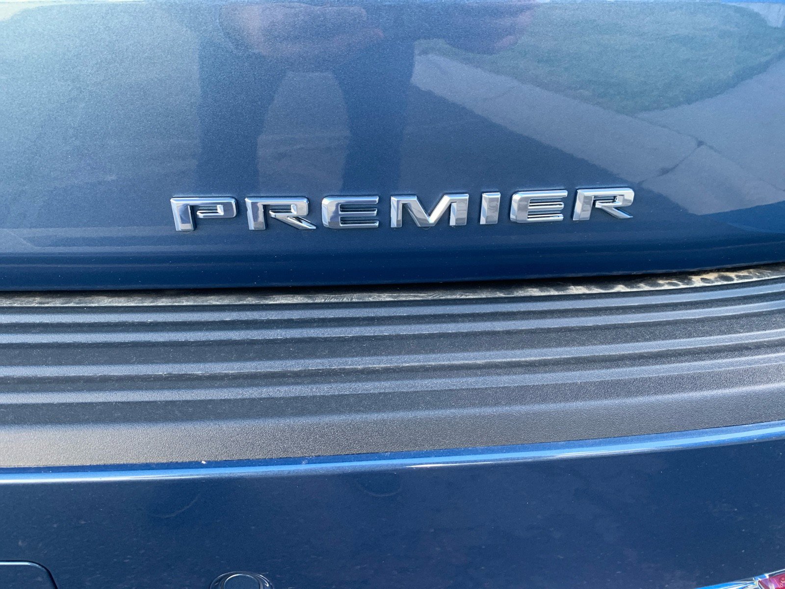 New 2026 Chevrolet Suburban Premier image 8