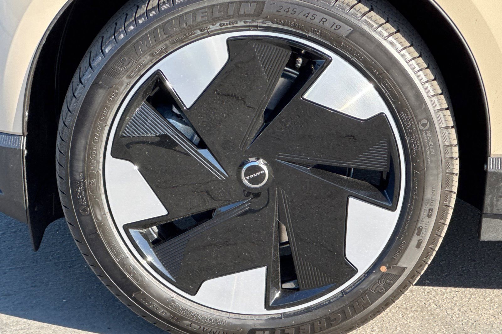 New 2026 Volvo EX30 Plus w/ Climate Package image 11