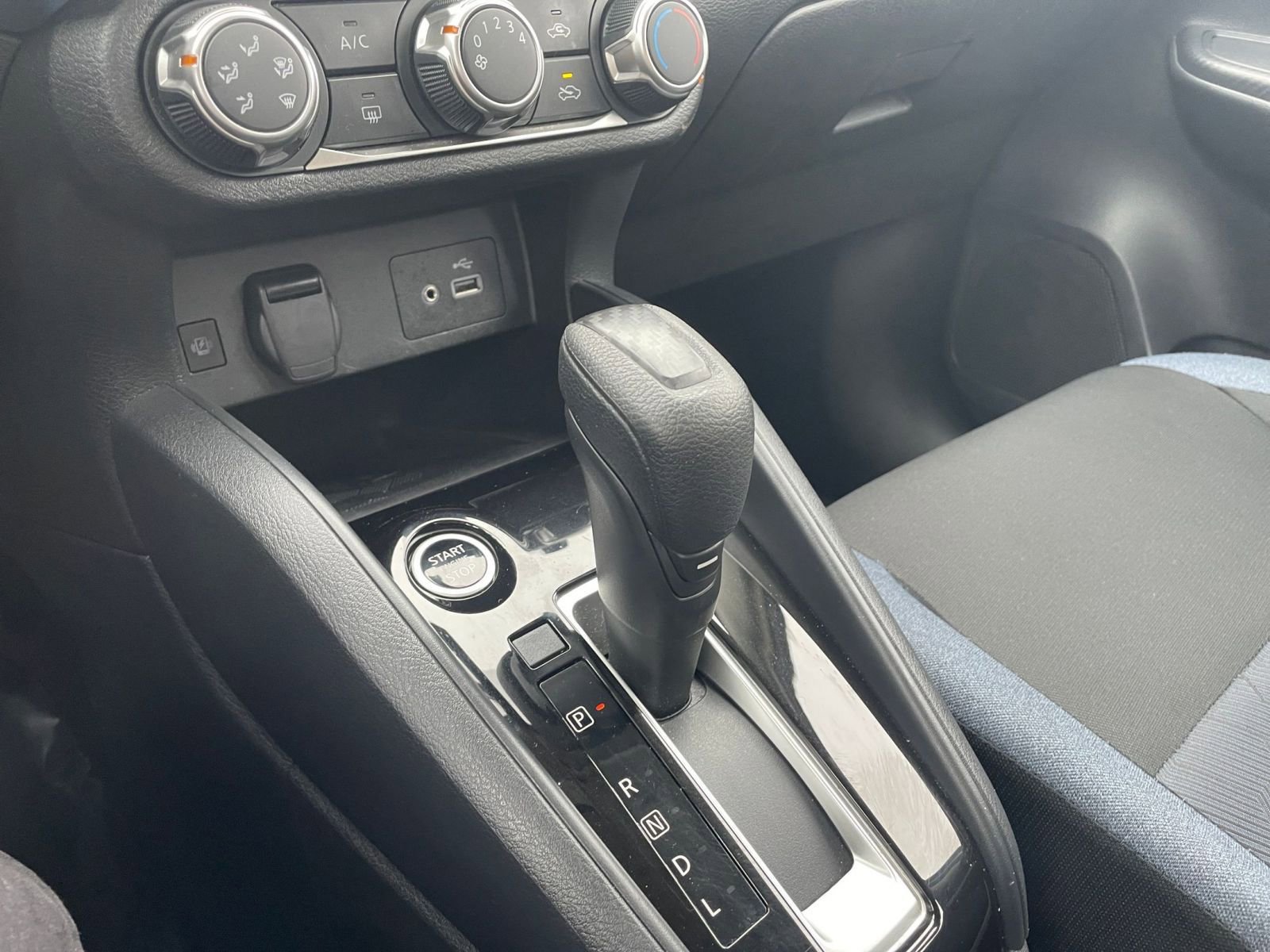 Used 2025 Nissan Versa SV image 39
