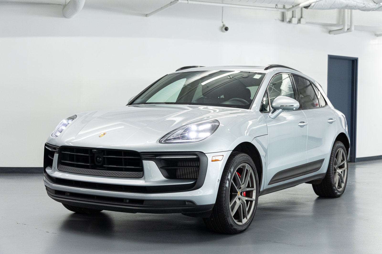 Used 2022 Porsche Macan S w/ Premium Package Plus AWD/4WD image 2