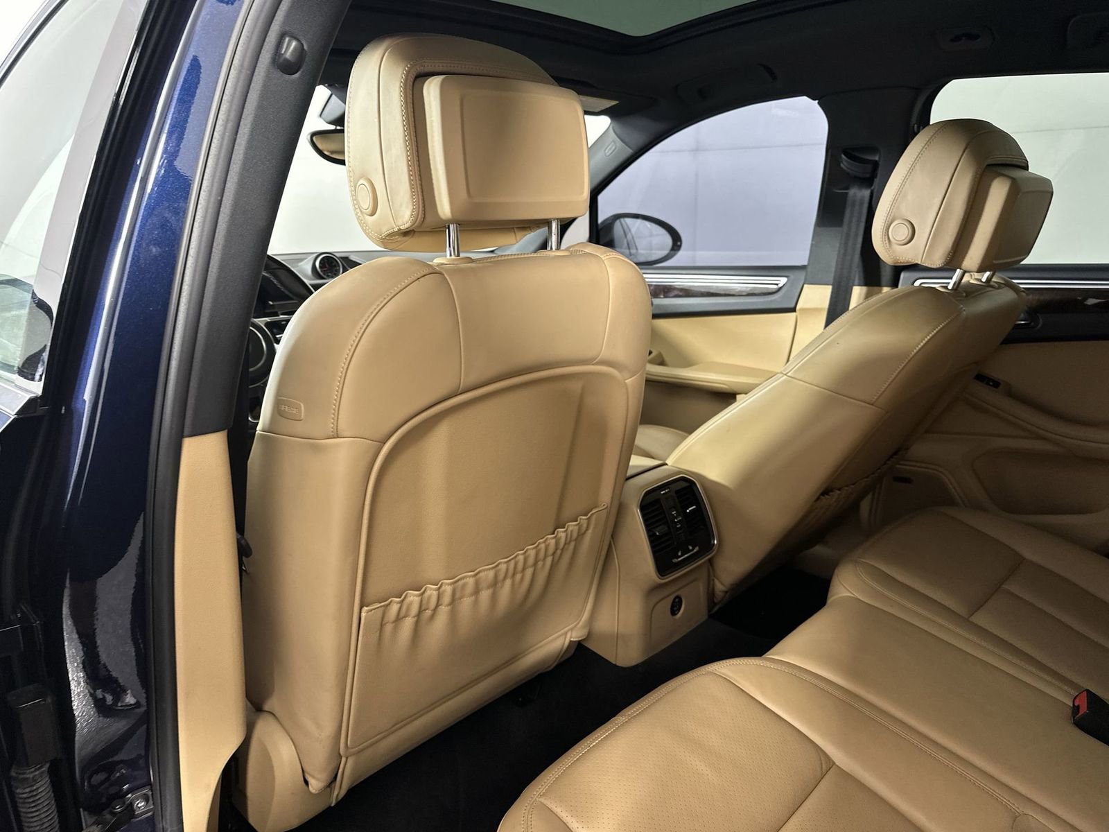 Used 2018 Porsche Macan AWD/4WD image 24