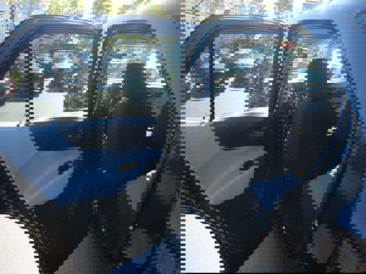 Used 2021 Chevrolet Equinox LS image 26