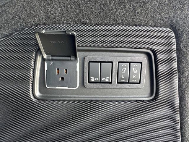 Used 2023 Cadillac Escalade Premium Luxury image 14