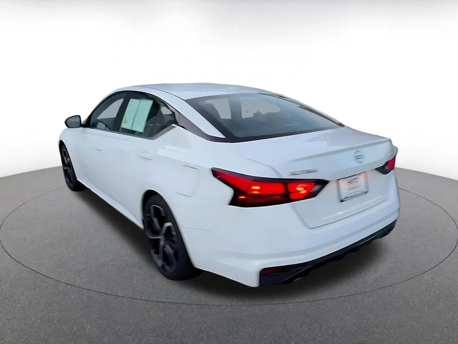 Used 2025 Nissan Altima 2.5 SR image 11